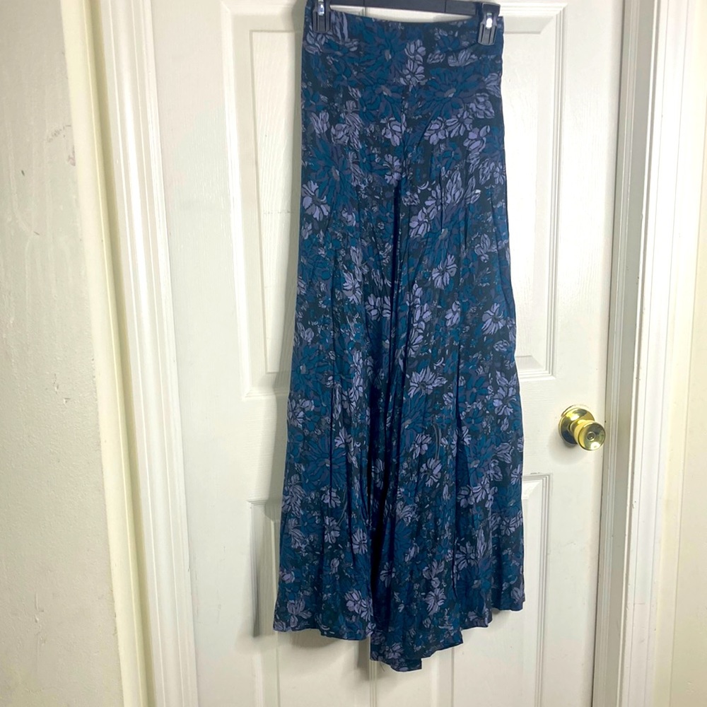 Free People Purple and Blue Floral Wide Leg Pants Size 2 100% Rayon
